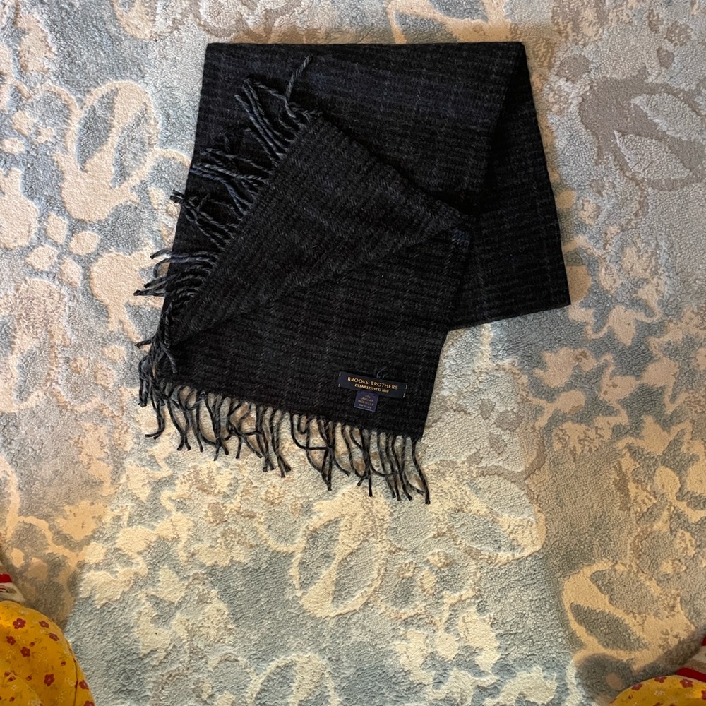 Elegant Black Wool Scarf